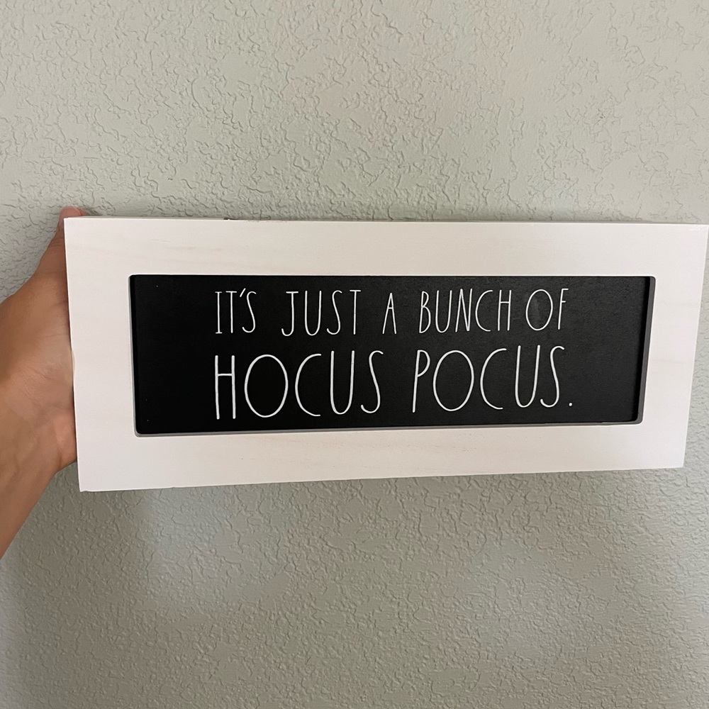 Rae Dunn IT’S JUST A BUNCH OF HOCUS POCUS sign FALL 2022 New with tags